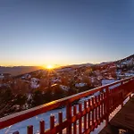 White Cocoon - Avec Vue Sur Montagne シャレー フォン・ロム